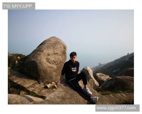 从草根到巅峰一位足球球星的成长与奋斗之路