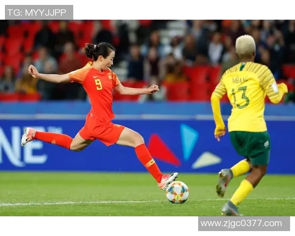 中国女足明星球员海报高清欣赏 展现巾帼英姿与赛场风采